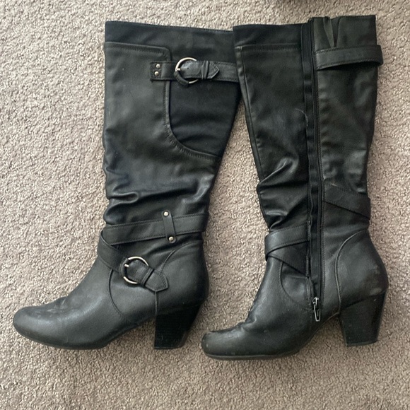 Black heeled boots - Picture 1 of 1